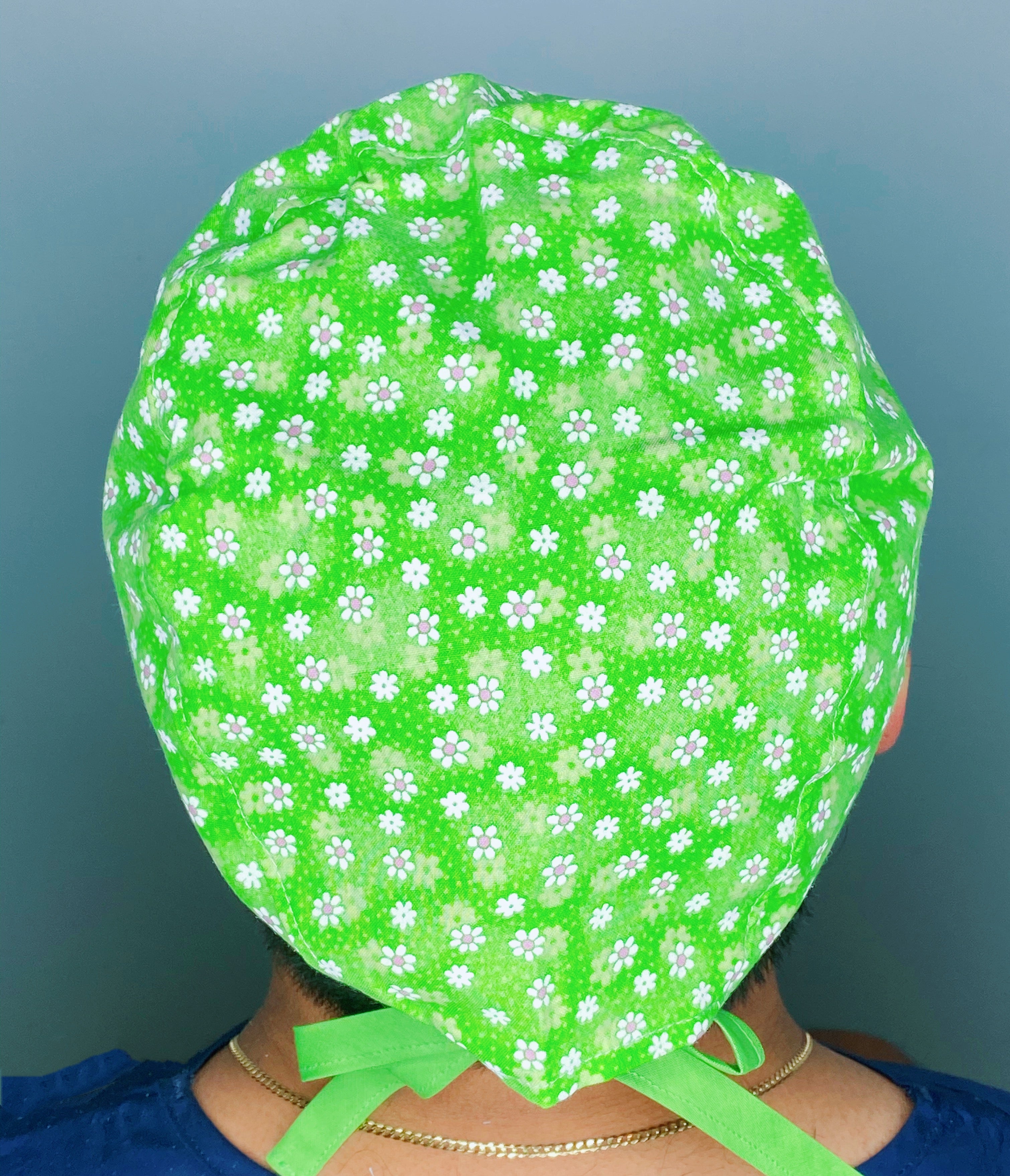 Small White Daisies on Green Floral Design Unisex Cute Scrub Cap