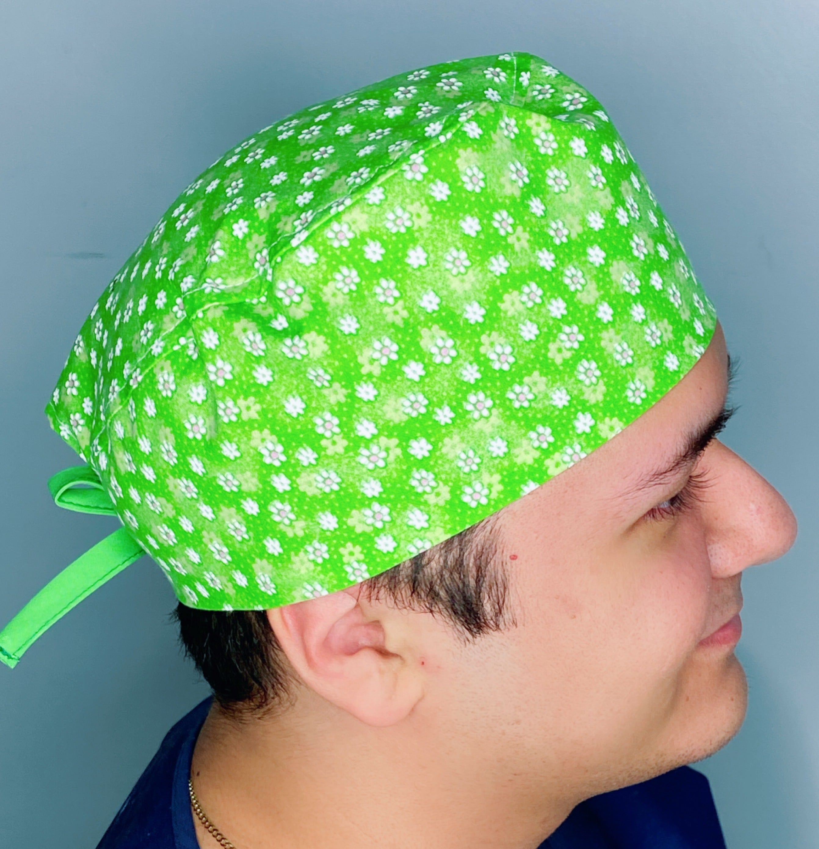 Small Daisies on Bright Green Floral Design Unisex Cute Scrub Cap